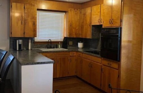 Hiddenite Cottage | 2 minutes from the mine - Comfortable 3 bedroom house loaded with charm.