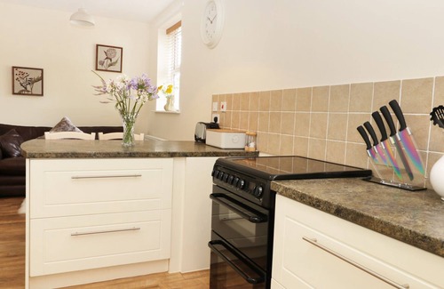 Mappleton Cottage | 2 MOOR FARM COTTAGES, pet friendly, with hot tub in Burton Constable