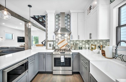 Detroit - Shoreway House | 2 of 3 Houses | Perfect for Groups | Sauna|Hot Tub