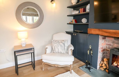 Orston Cottage | 2 PAILING COTTAGES, family friendly, with open fire in Aslockton