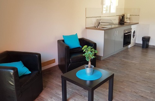 Montaud Cottage | 2 people standing cottage with garden pool