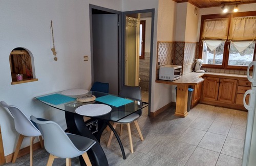 Vallouise-Pelvoux Apartment | 2-person apartment "le Baoüti" at the RC of a chalet