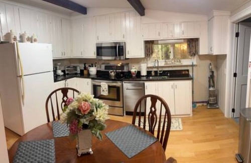 Milford Cottage | 2 queen and 2 twin beds