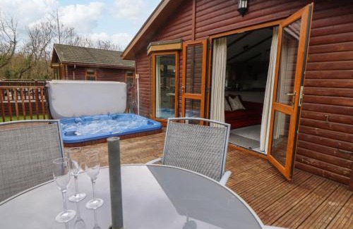 Cenarth House | 2 Riverside Lodge
