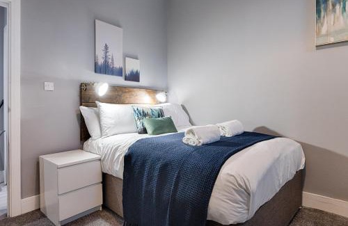 Llanelli Apartment | 2 RM Studio, Smart Tv's, close to all amenities