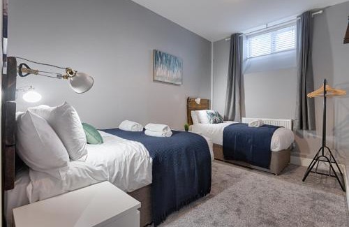 Llanelli Apartment | 2 RM Studio, Smart Tv's, close to all amenities