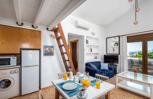 Ialyssos Apartment | 2 room apartment ARES for 2-4 pers. in villa Mylos - great sea views in Ialysos