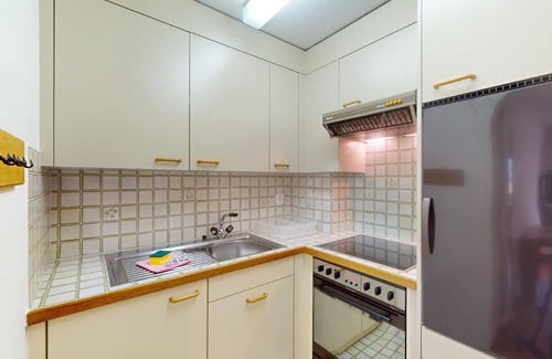Champfer Apartment | 2-room apartment on the ground floor, entrance with wardrobe, double bedroom, ba