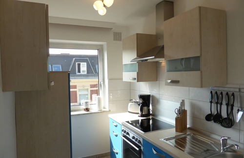 Tempelhof Apartment | 2 rooms, up to 5 persons, luxuriously furnished, tulip "