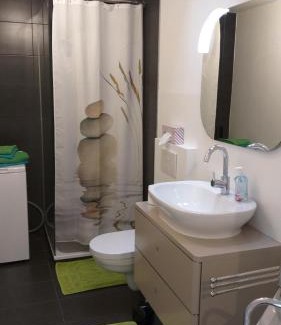 Rembrucken Apartment | 2 Schlafzimmerwohnung bei Frankfurt am Main