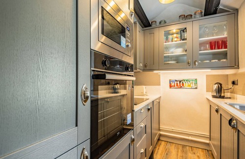 Garn Fadryn Cottage | 2 SEA VIEW COTTAGE, pet friendly, country holiday cottage in Nefyn