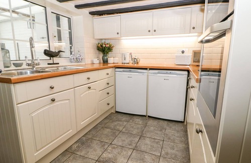 Pevensey House | 2 SEAVIEW COTTAGES, family friendly, with open fire in Normans Bay