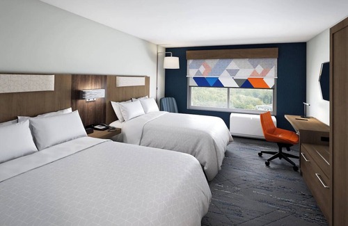 West Kissimmee House | 2 Spacious Suite with Hot Breakfast & Pool—Minutes from Theme Parks