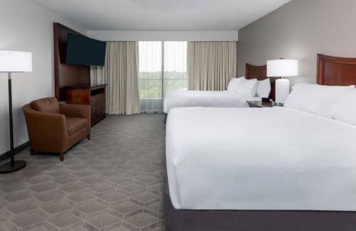 Park Central Hotel | 2 Spacious Units Short Drive to Dallas Love Field Airport! Indoor Pool, Parking!