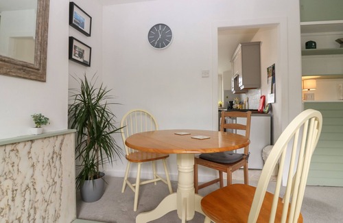 Peterculter Cottage | 2 STATION ROAD EAST, character holiday cottage in Peterculter