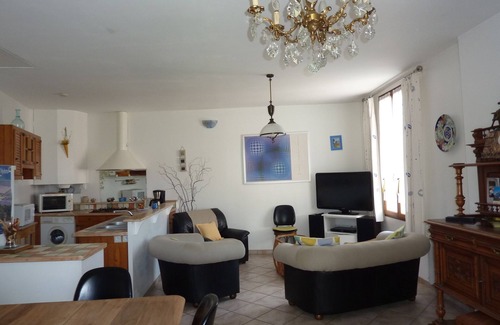 Toulon House | 2 steps from the sea apartment 80 m² approx. 3 bedrooms, terrace, floor of villa+garden