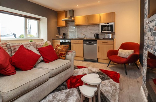 Gwersyllt House | 2 STONELEIGH COTTAGE, pet friendly, with a garden in Gwersyllt