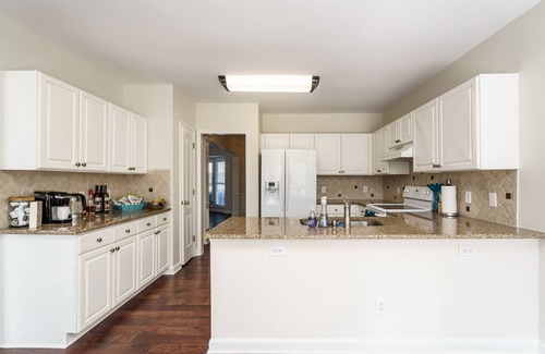 Cary House | 2 Story 2000 sqf Private Home! - Raleigh Durham Cary RDU