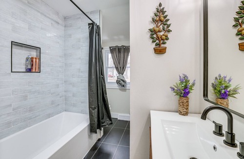 Lawnside House | 2-Story Lawnside Home: 13 Mi to Dtwn Philadelphia!