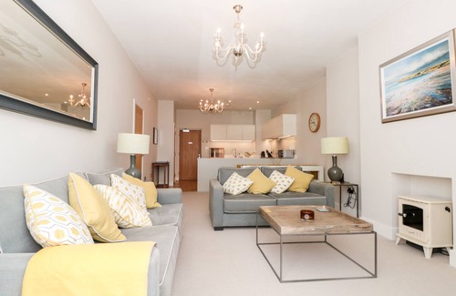 Bugford Cottage | 2 THE MANOR HOUSE, HILLFIELD VILLAGE, family friendly in Dartmouth