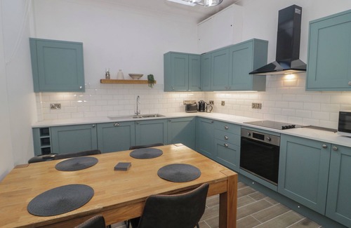 Bangor Cottage | 2 TREBORTH MEWS, character holiday cottage, with open fire in Bangor