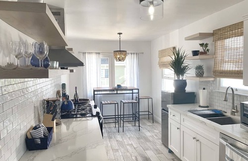 El Porto House | 2 Units - 2 Blocks2Beach - Ocean Views - PoolTable