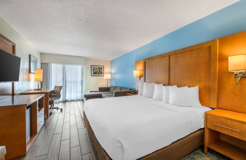 Seabreeze Park Hotel | 2 Units | Inviting Family Stay | Ocean Views, Beachside Fun & Local Attractions