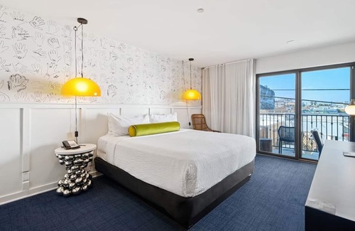 Venice Hotel | 2 Venice Rooms | Balcony | Kitchen | Rooftop | Free Breakfast | Beach Steps Away