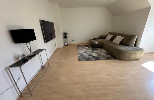Pinneberg Apartment | 2 Zi Wohnung, zentrale Lage mit Parkplatz, 15 min vom Hbf Hamburg