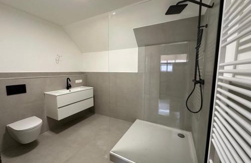 Pinneberg Apartment | 2 Zi Wohnung, zentrale Lage mit Parkplatz, 15 min vom Hbf Hamburg