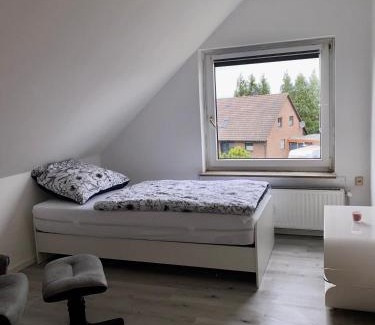 Ahlten Apartment | 2- Zimmer Wohnung