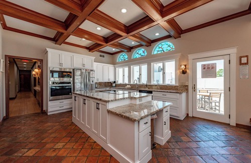 Crellin House | 20-Acre Estate w/Pool, Games & Meeting Space