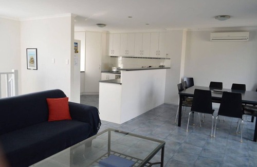Hayborough House | 20 Albatross Avenue, Chiton