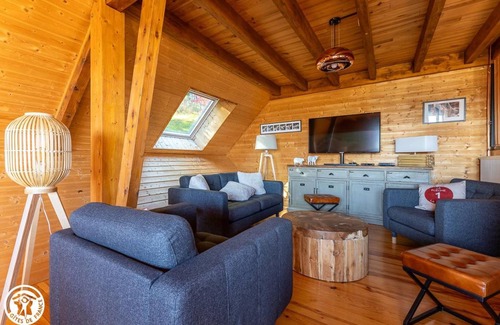 Besse-et-Saint-Anastaise House | 205 m² Gîte ∙ 5 bedrooms ∙ 12 guests