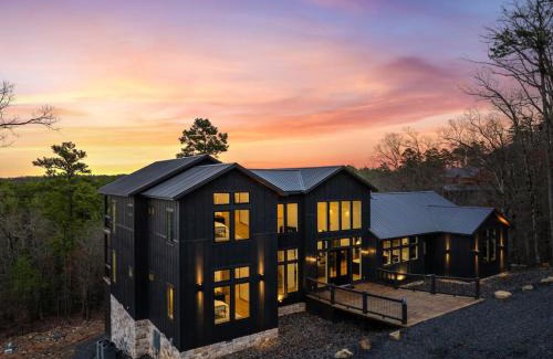 Broken Bow House | 20 Guests 2 Pets 1 Epic Escape Midnight Skies