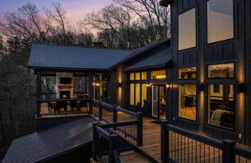 Broken Bow House | 20 Guests 2 Pets 1 Epic Escape Midnight Skies