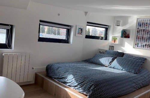 Auteuil Boat Rental | 20 m² Houseboat ∙ 2 guests