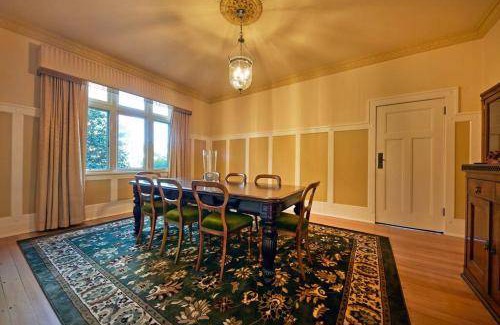 Lithgow House | 20 m² House ∙ 5 bedrooms ∙ 9 guests