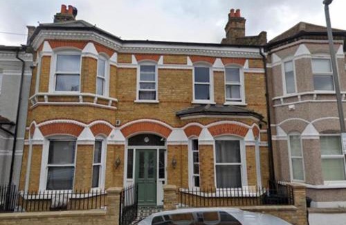 Tooting Apartment | 20 mins to central London, Stylish sky views 2 bed