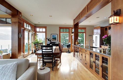 Central Okanagan House | 20% off month,Beach,Dock,golf green on LkOkanagan,5 bdr,large outdoor deck,patio