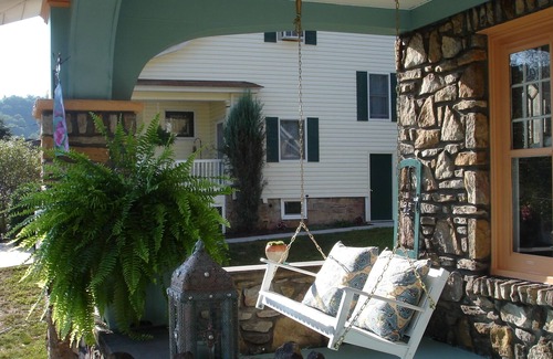 Johnstown House | 20% off Season Sale when booking $112 per night. Except holidays.