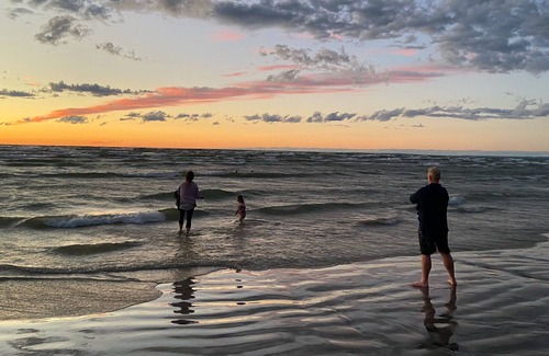 Wasaga Beach House | 200 Ft to Private Sandy Beach