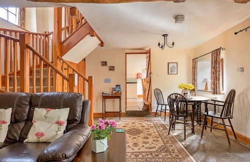 Blackford Cottage | 200 m² Cottage ∙ 2 bedrooms ∙ 4 guests