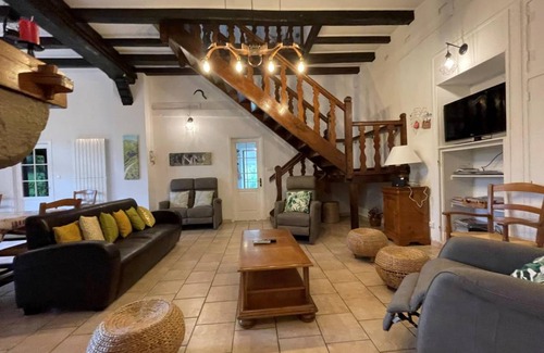 Beyrie-sur-Joyeuse House | 200 m² Gîte ∙ 5 bedrooms ∙ 10 guests