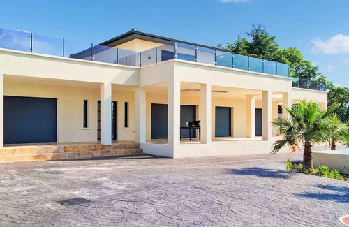 Pont-Saint-Esprit House | 200 m² House ∙ 4 bedrooms ∙ 8 guests