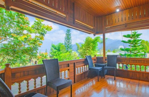 Sidomulyo House | 200 m² House ∙ 3 bedrooms ∙ 12 guests