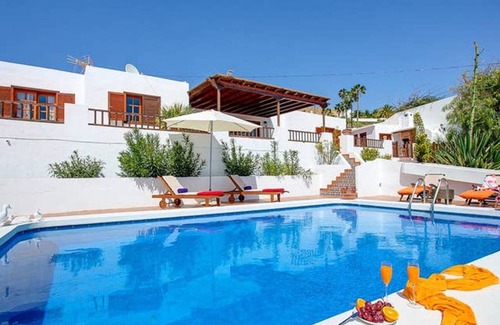Nazaret Villa | 200 m² Villa ∙ 3 bedrooms ∙ 6 guests