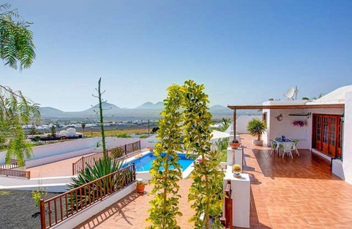 Nazaret Villa | 200 m² Villa ∙ 3 bedrooms ∙ 6 guests