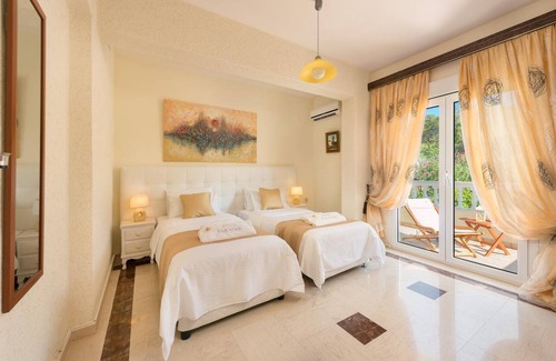 Filerimos Villa | 200 m² Villa ∙ 3 bedrooms ∙ 20 guests