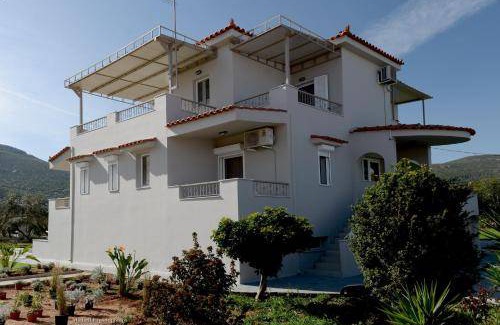 Marathon Villa | 200 m² Villa ∙ 4 bedrooms ∙ 8 guests